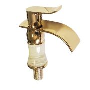 BRIMIX 144 Смеситель для раковины ПЛОСКИЙ гусак корпус из светлого камня с вставками светлого ЗОЛОТА